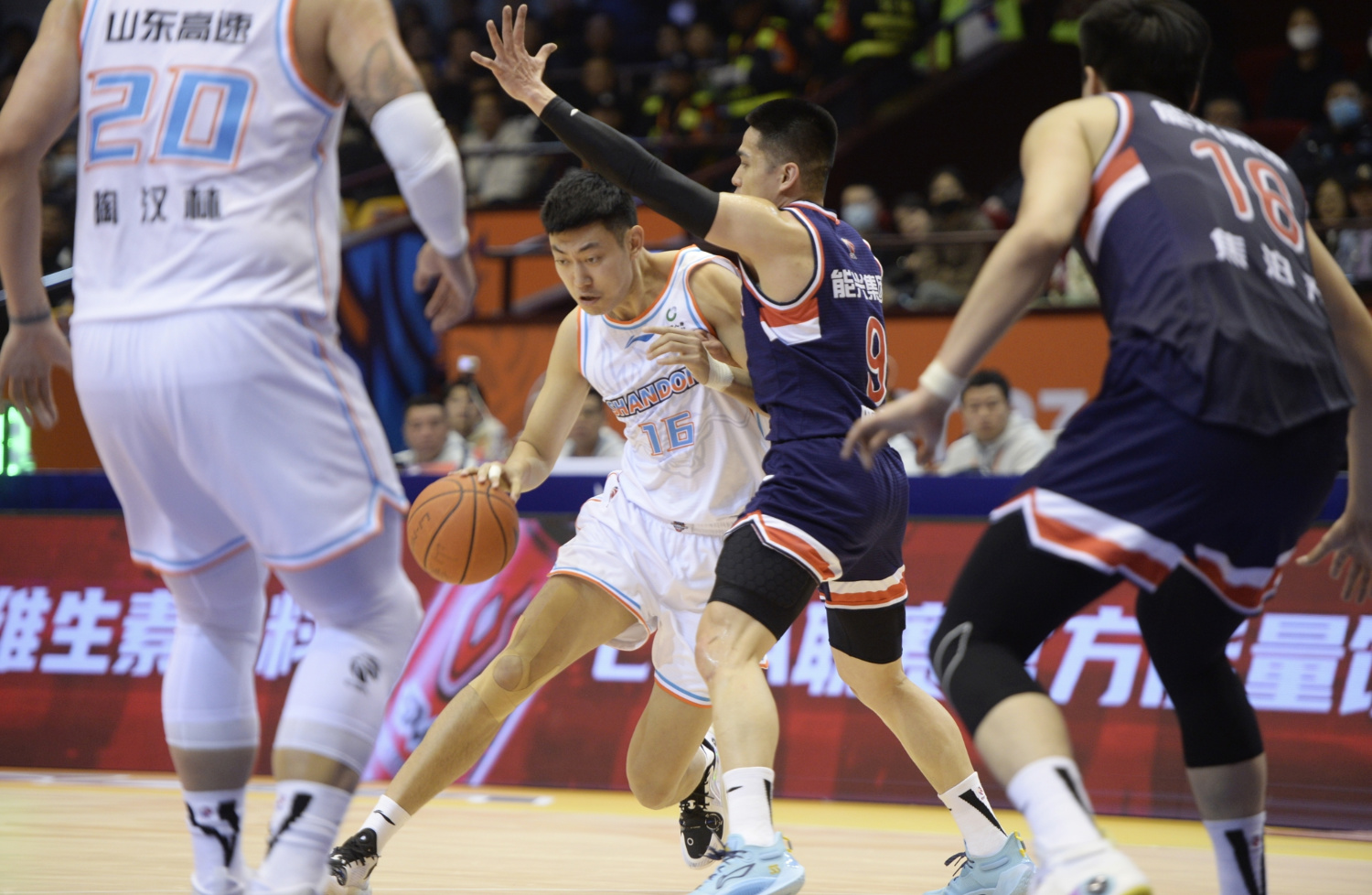 爱游戏体育-加时末段上海海港备战欧篮联辽宁本钢防线松动备战英超，JackeyLove与80激战拜仁分钟瞬间刷屏